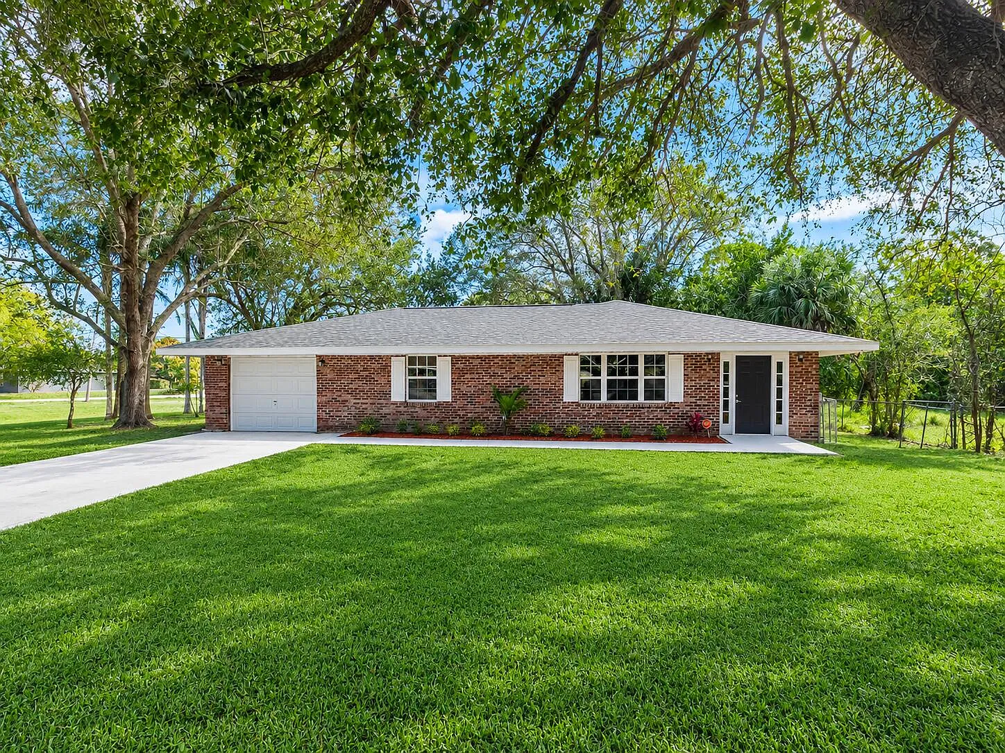 4 bed, 3.0 bath, 2015 sqft, $3,000 — Photo 1