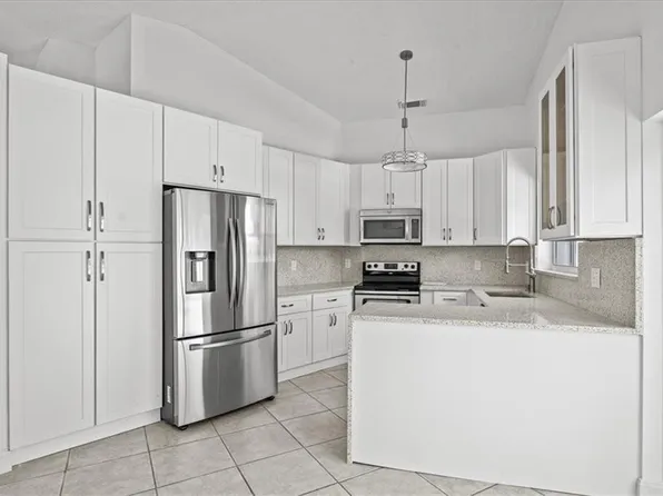 1975 NW 191st Ave, Pembroke Pines, FL 33029