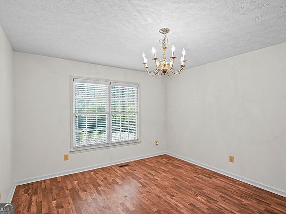 4th image of 1700 Summit View Way