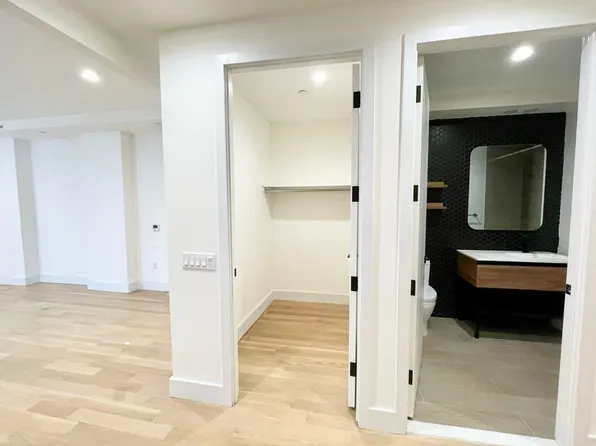 260 Gold Street image 1 of 24