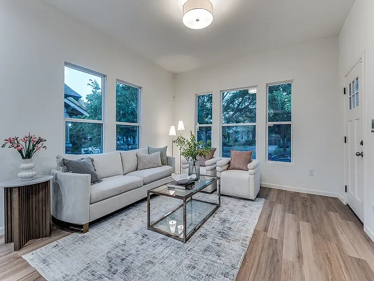 323 S Montclair Ave #1 — Photo 13