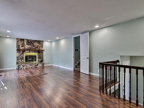 4th image of 904 N Arrowhead Dr