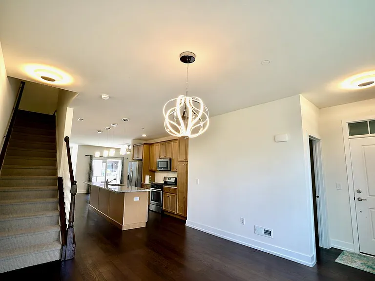 813 Lakeview Ct #44L — Photo 11