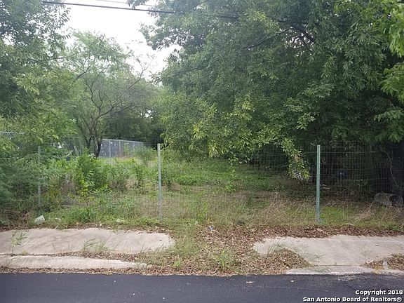 3rd image of 200 La Gloria St