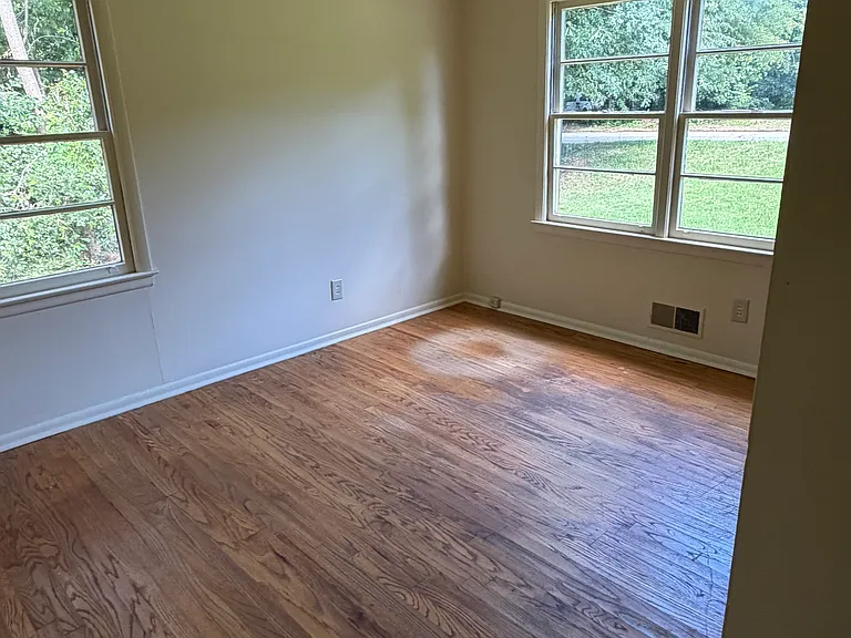 235 Clarke Dr — Photo 11