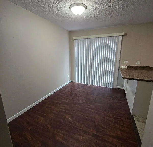1240 Sampson St — Photo 6