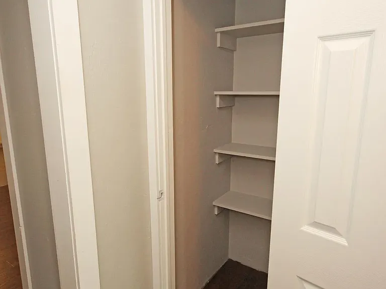 1205 W Brooks St — Photo 7