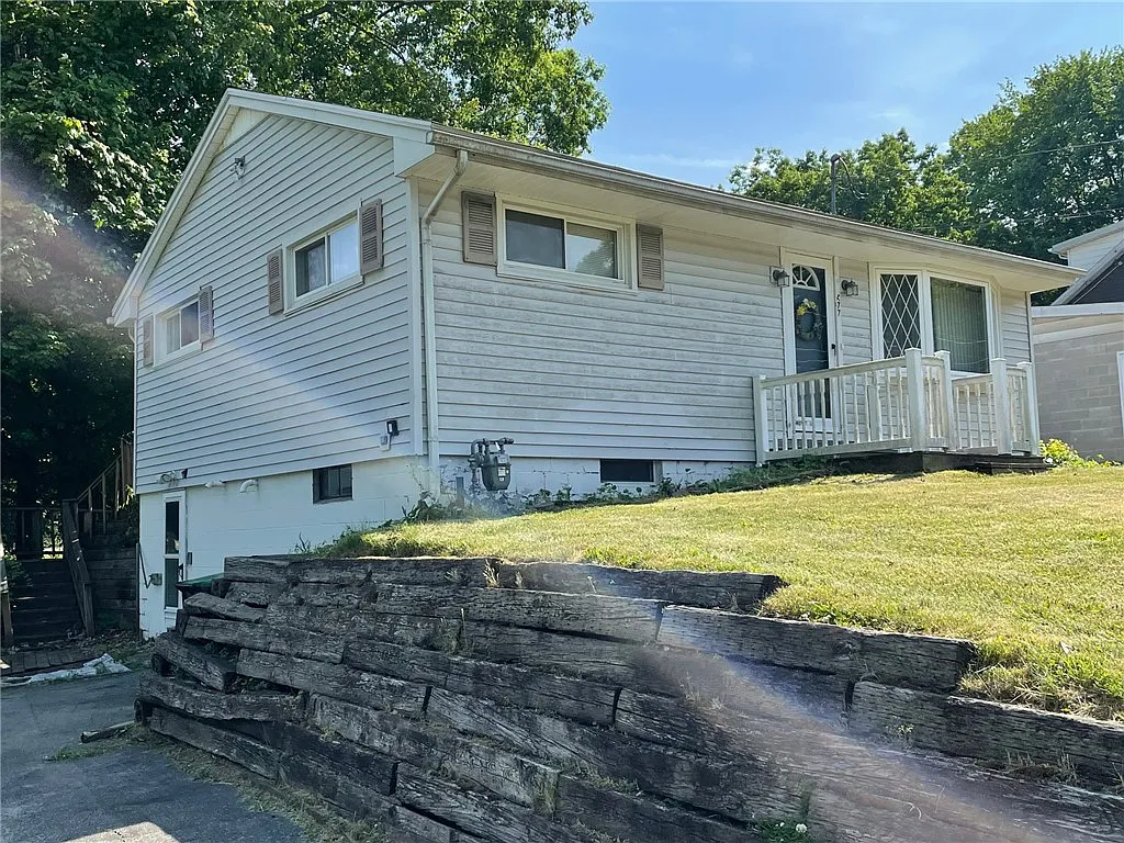 477 W Park St photo 1