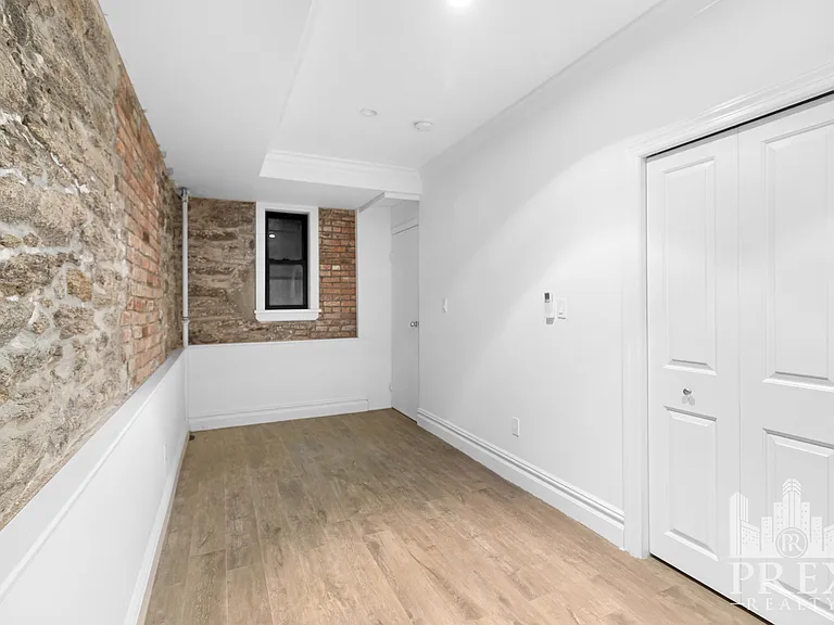 329 E 10th St #1 — Photo 9