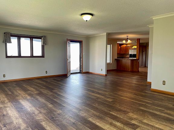 4th image of 2050 590th St