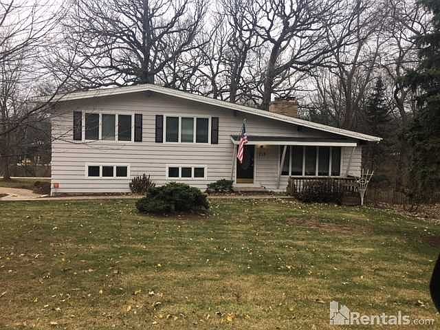 1st image of 22W713 Tamarack Dr