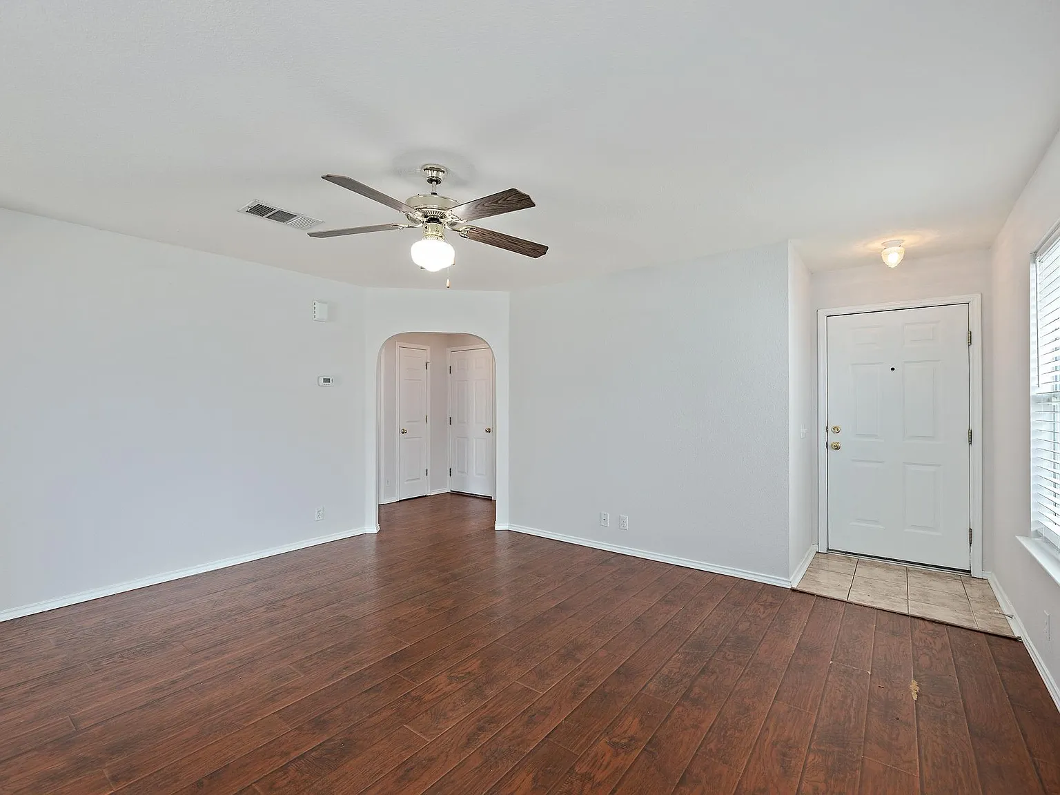 3 bed, 2.0 bath, 1058 sqft, $1,695 — Photo 4