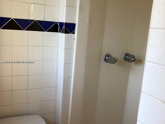 5th image of 5411 Ravenswood Rd #7A