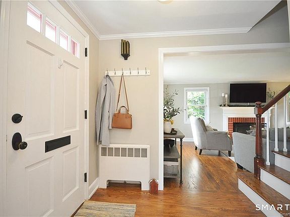 2nd image of 26 Greystone Rd