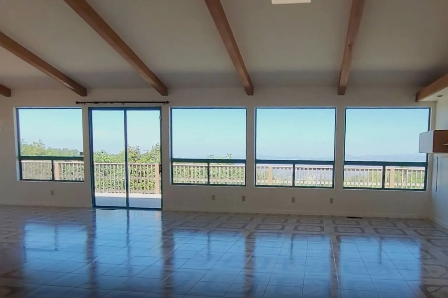Beautiful, secluded, and peaceful single family home — Photo 3