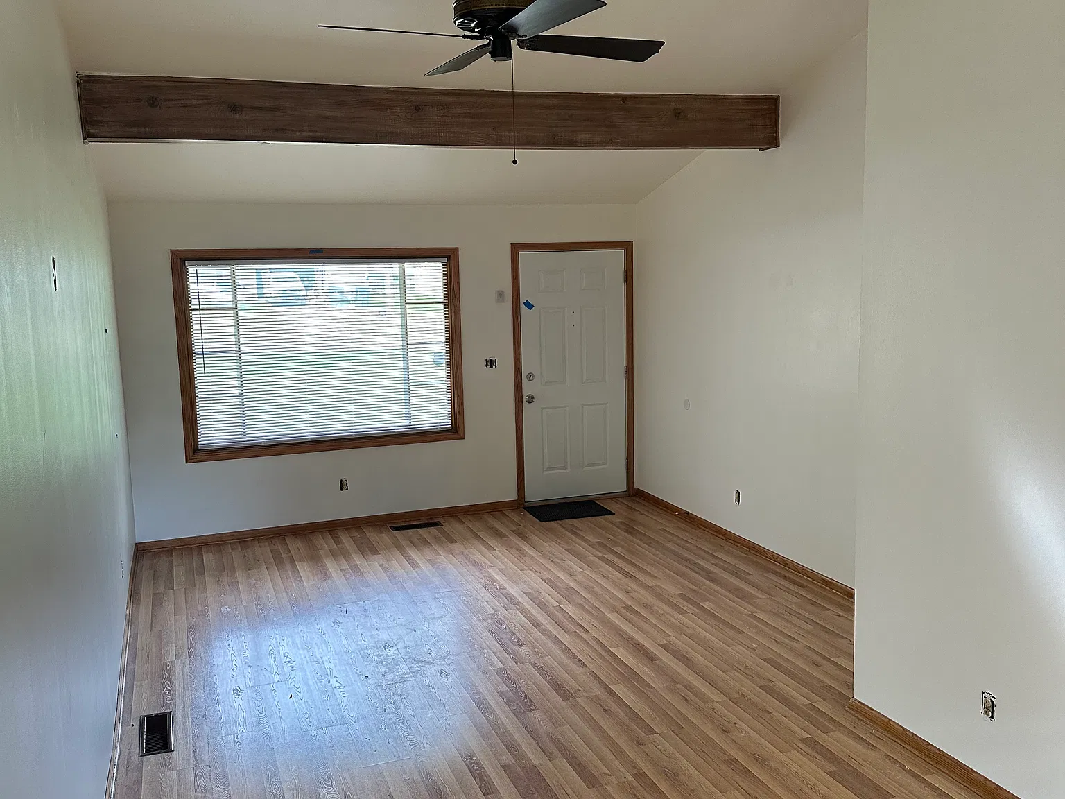 4 bed, 1.5 bath, 1400 sqft, $1,950 — Photo 3