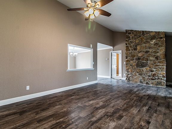 5th image of 734 Price St