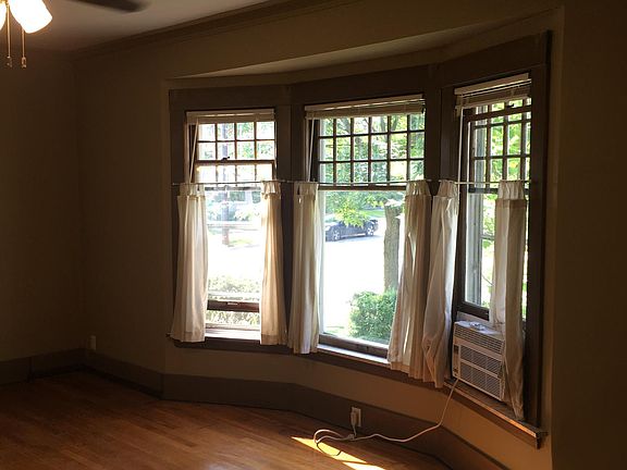 3rd image of 1329 Hope St SE #1