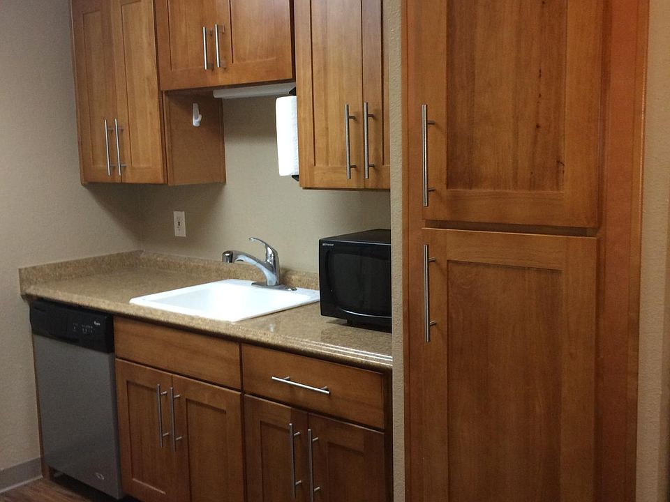 Full Kitchen with Dishwasher