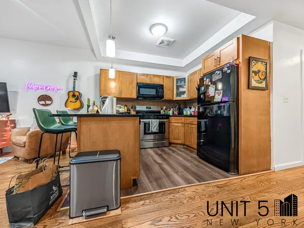 234 Boerum Street image 3 of 11