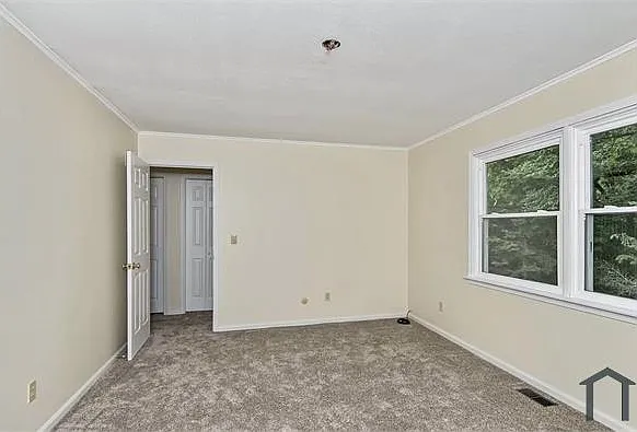 5 bed, 1150 sqft, $1,600 — Photo 4