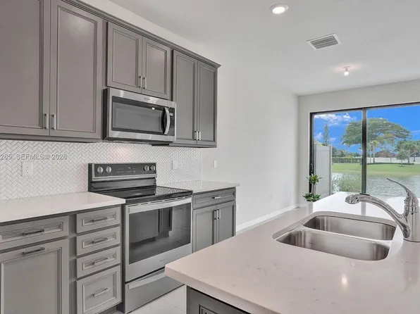 2202 Appleton Cir S, Oakland Park, FL 33309