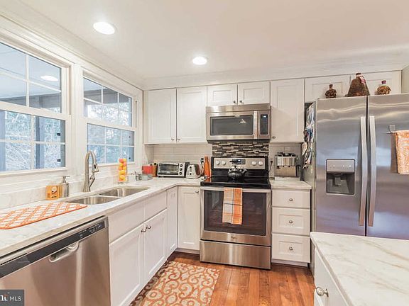 3rd image of 4119 Meadow Hill Ln