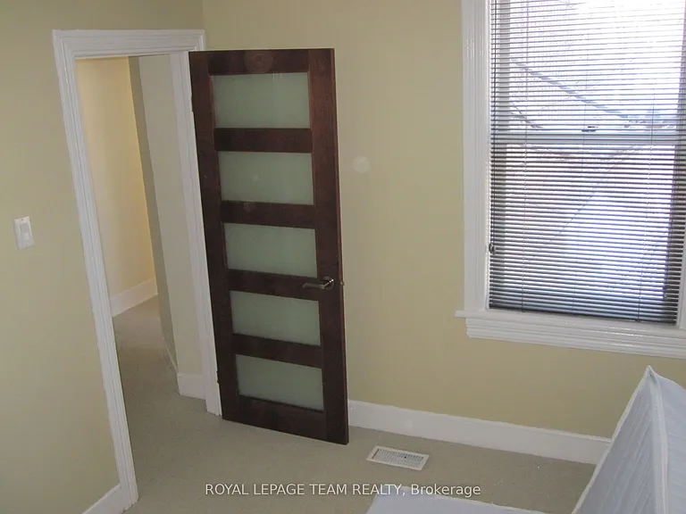 35 Ivy Cres — Photo 15