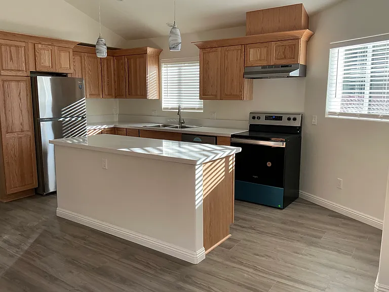 215 E Summer St #1 — Photo 2