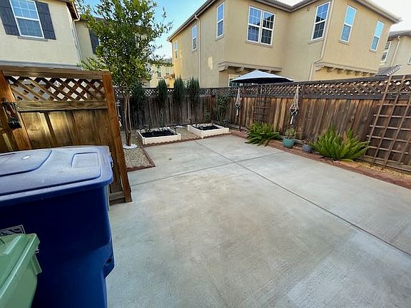 4th image of 925 Bullion Ln