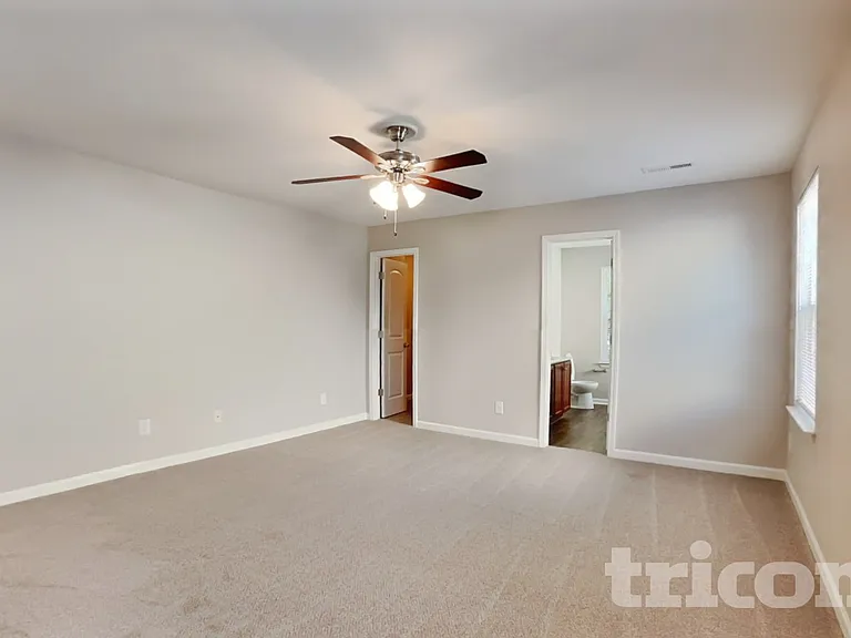 917 Leatherstone Ln — Photo 6