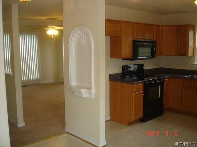 2nd image of 10 Carmen Ln