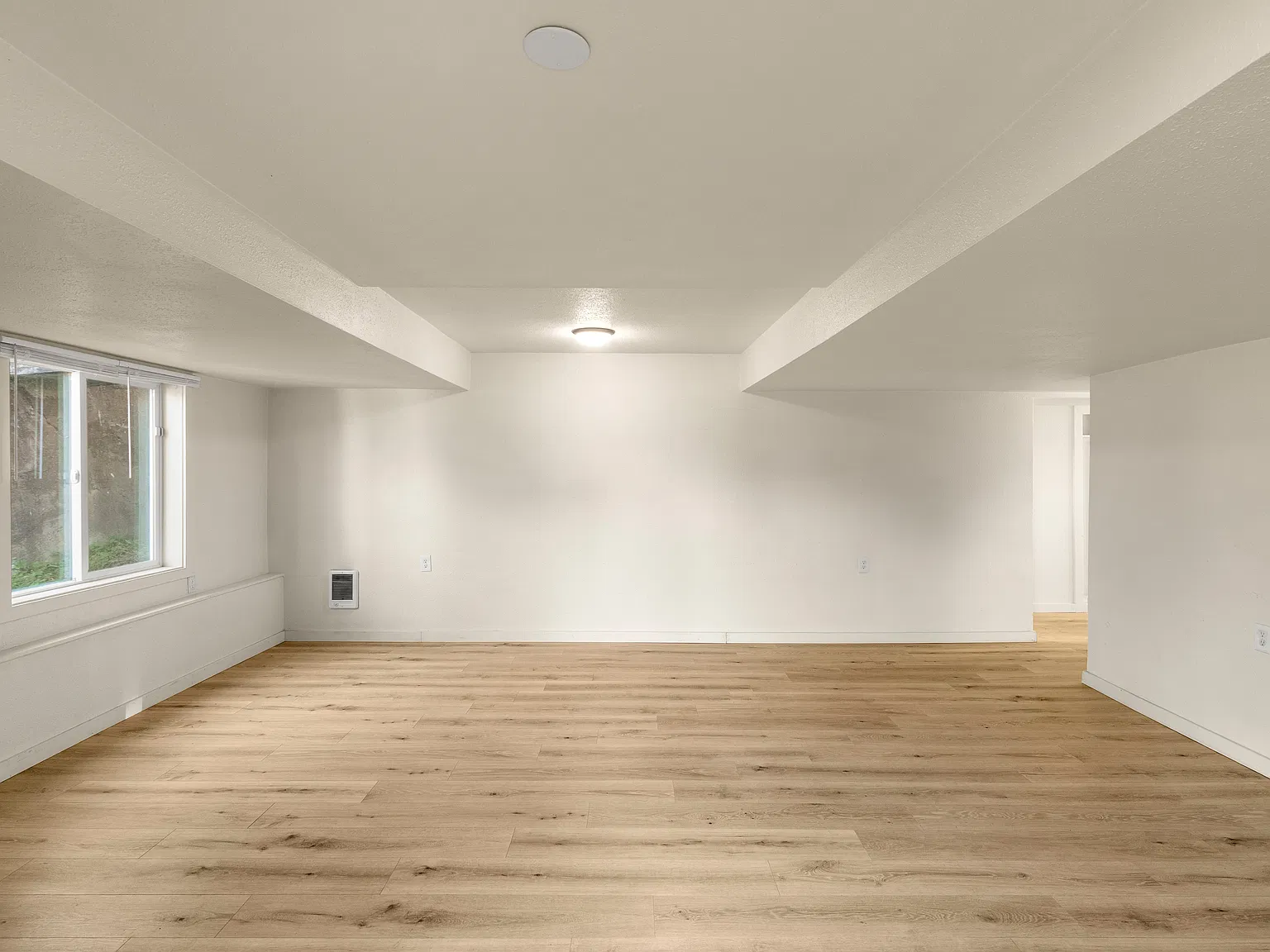 3 bed, 1000 sqft, $1,500 — Photo 2