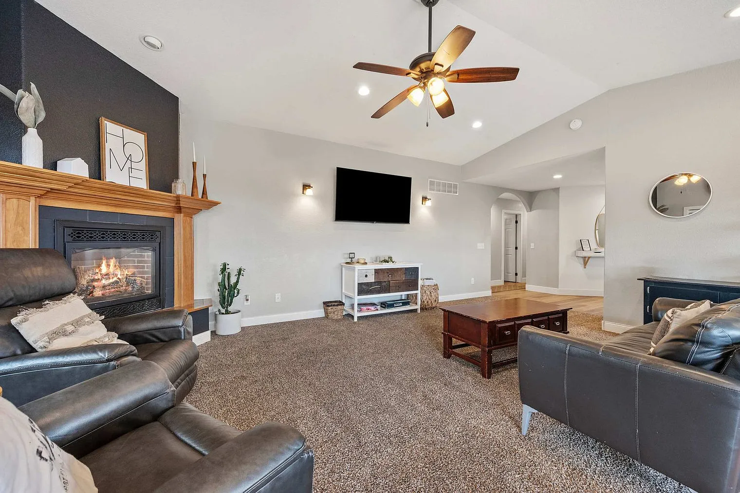 6 bed, 3.0 bath, 2992 sqft, $6,988 — Photo 4