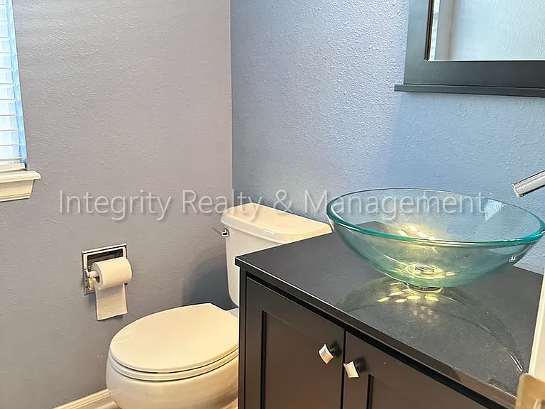 1041 Laurenwood Ln — Photo 24