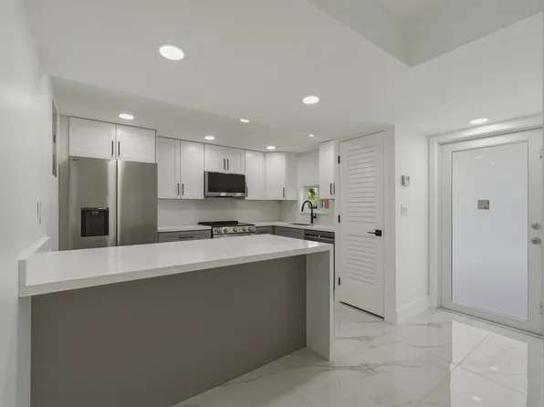 8970 S Hollybrook Boulevard #205, Pembroke Pines, FL 33025