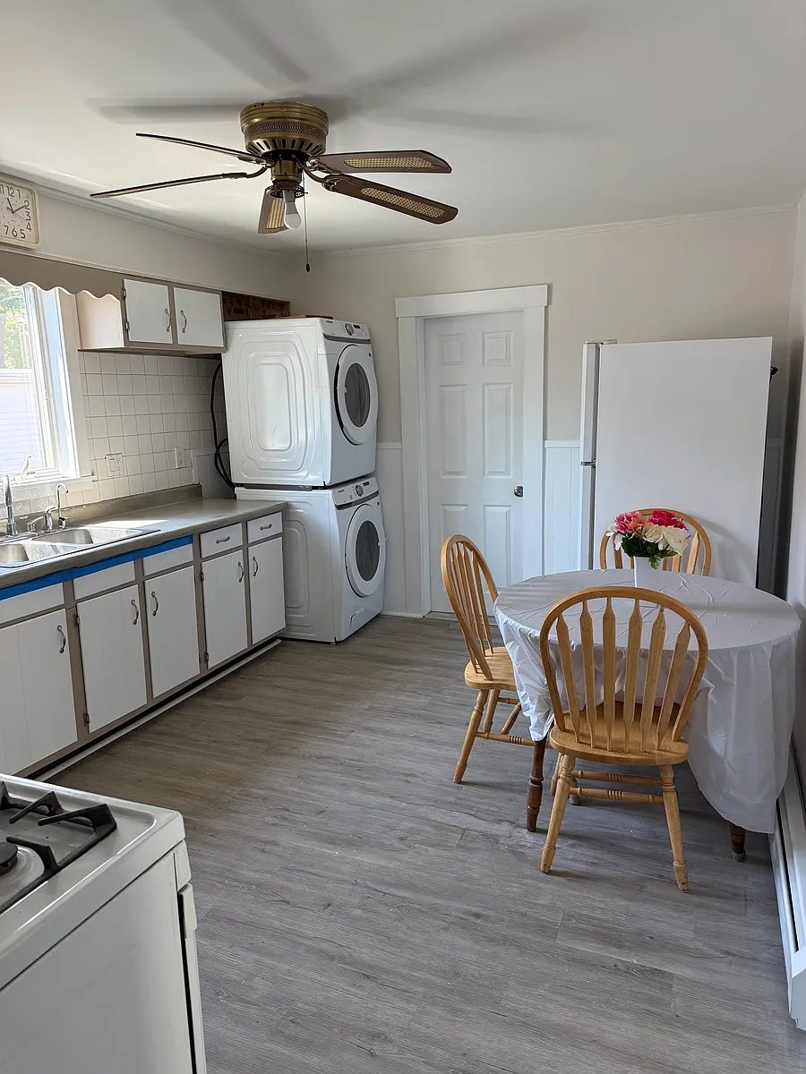 Building Photo - 98 Maplewood Ave #2