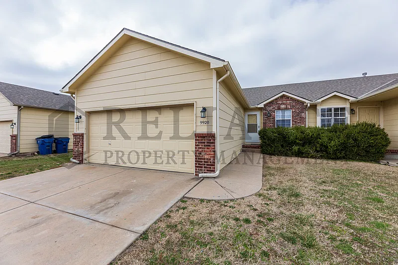 3 bed, 2.0 bath, 1410 sqft, $1,545 — Photo 1