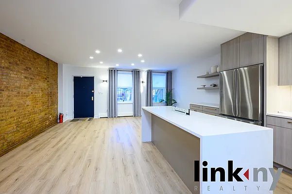 Rented by Link NY Realty | media 2