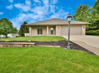 W247N5825 Trapp Trl, Sussex, WI 53089