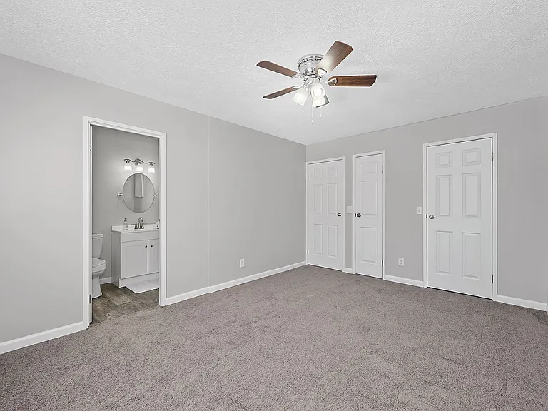 Skyridge Apartment Homes — Photo 39