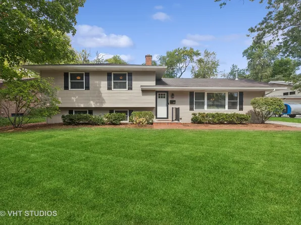 327 Hazelwood Dr, Naperville, IL 60540