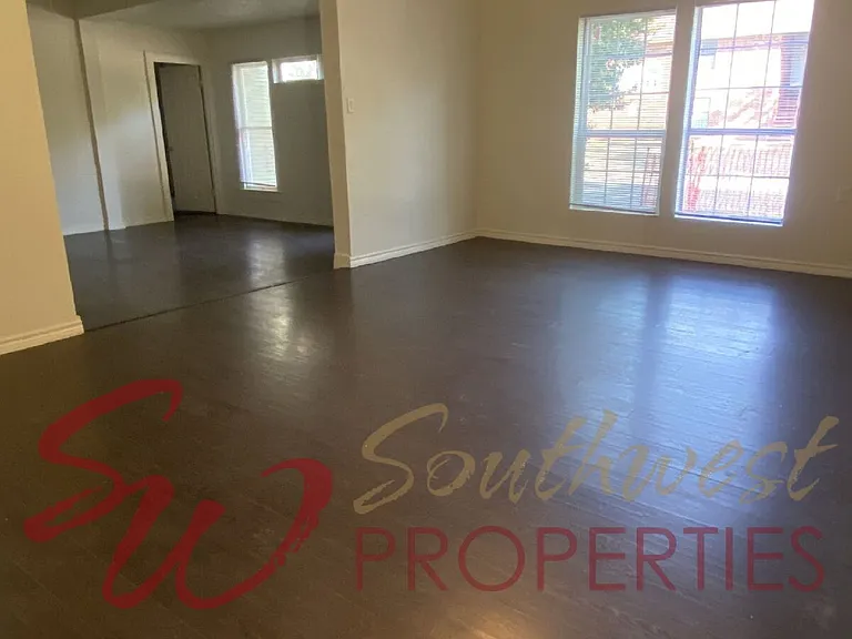 480 N Clinton St — Photo 2