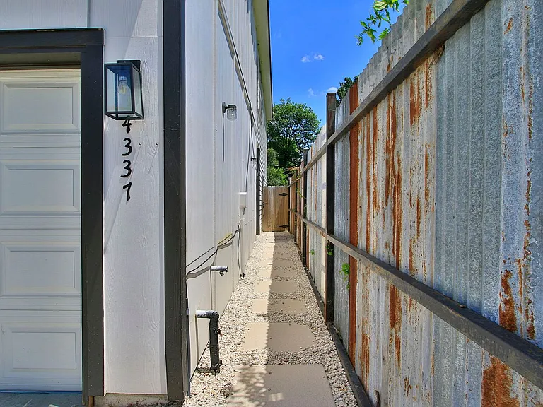 4337 Faulkner St — Photo 37