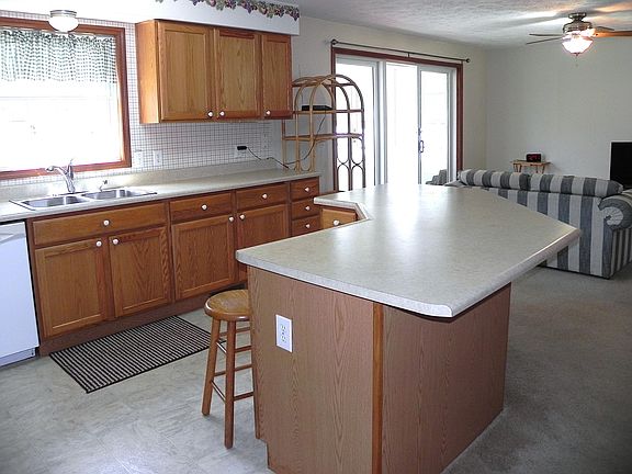 5th image of 224 N Lakeview Ave