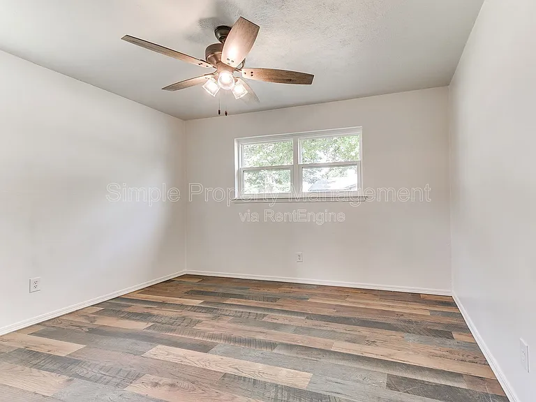 2401 Fedderson Dr — Photo 21