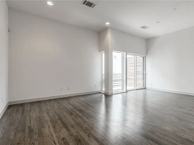 2290 N Fitzhugh Ave #20 — Photo 10