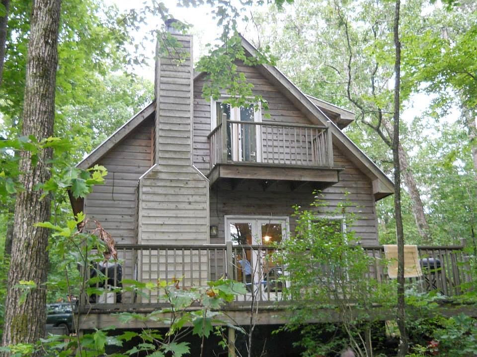 Back deck overlooks canyon