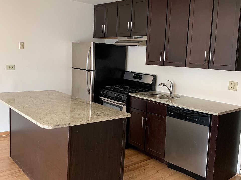 1st image of 2520 N Lincoln Ave #B3