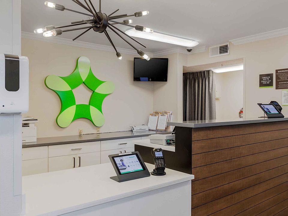 Lobby and Guest Check-in